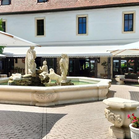 Hotel Medieval Alba Iulia Buitenkant foto