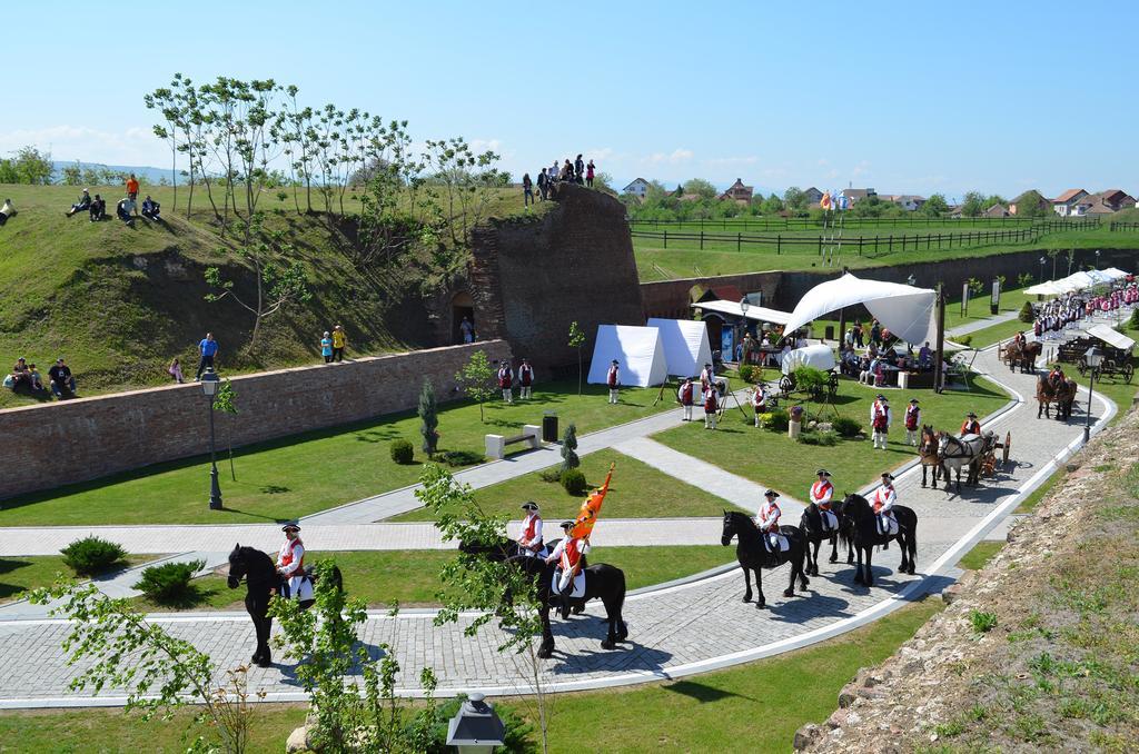 Hotel Medieval Alba Iulia Buitenkant foto