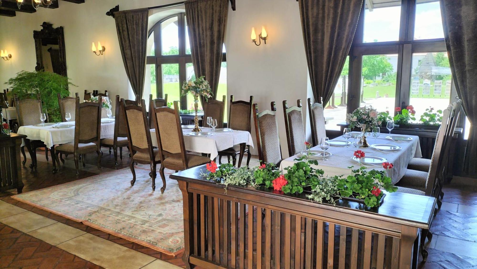 Hotel Medieval Alba Iulia Buitenkant foto