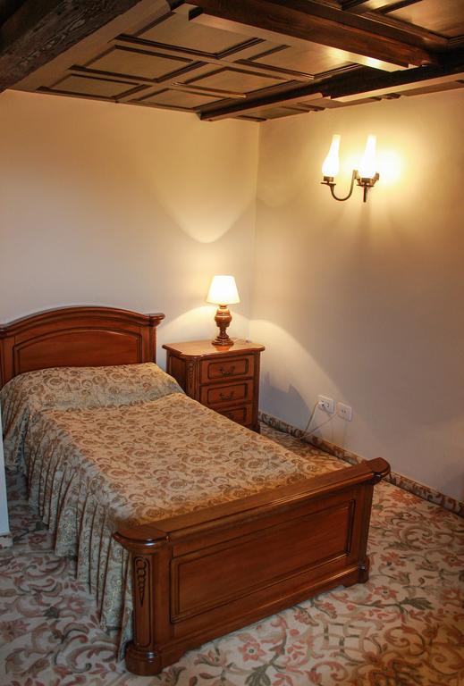 Hotel Medieval Alba Iulia Kamer foto