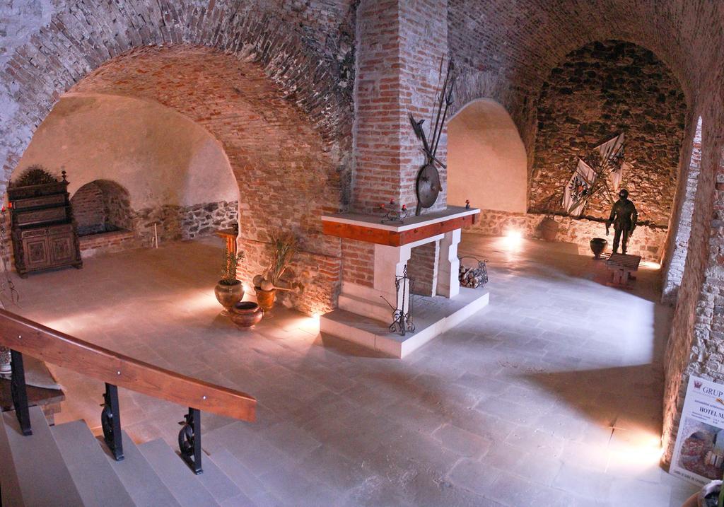 Hotel Medieval Alba Iulia Buitenkant foto