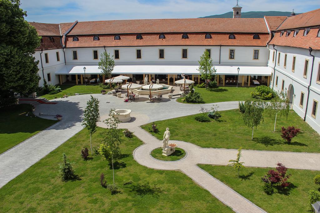 Hotel Medieval Alba Iulia Buitenkant foto