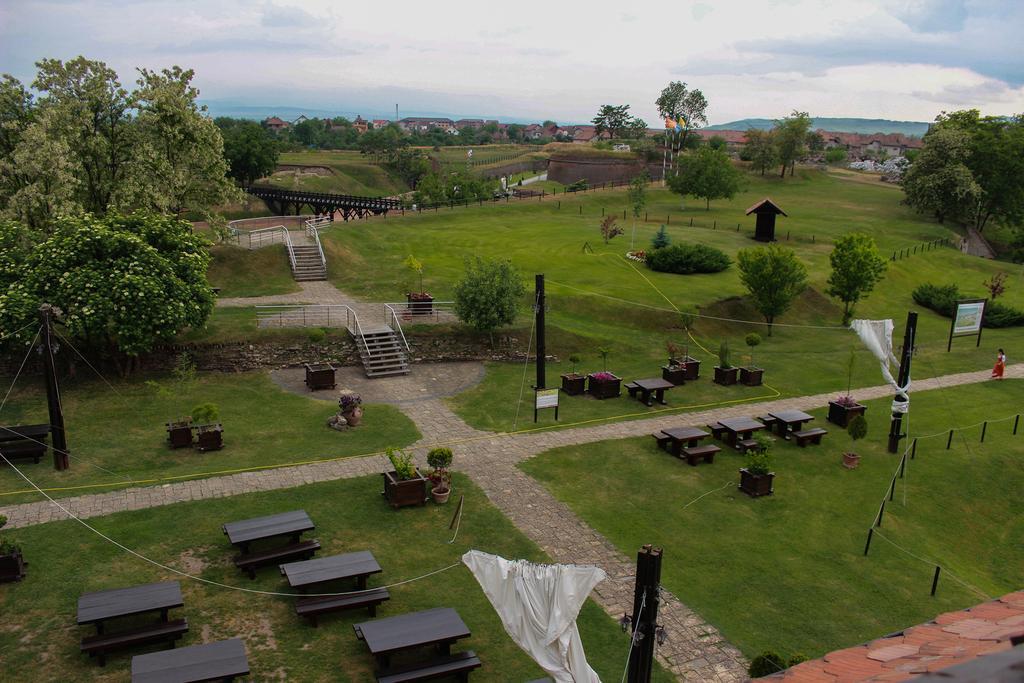 Hotel Medieval Alba Iulia Buitenkant foto